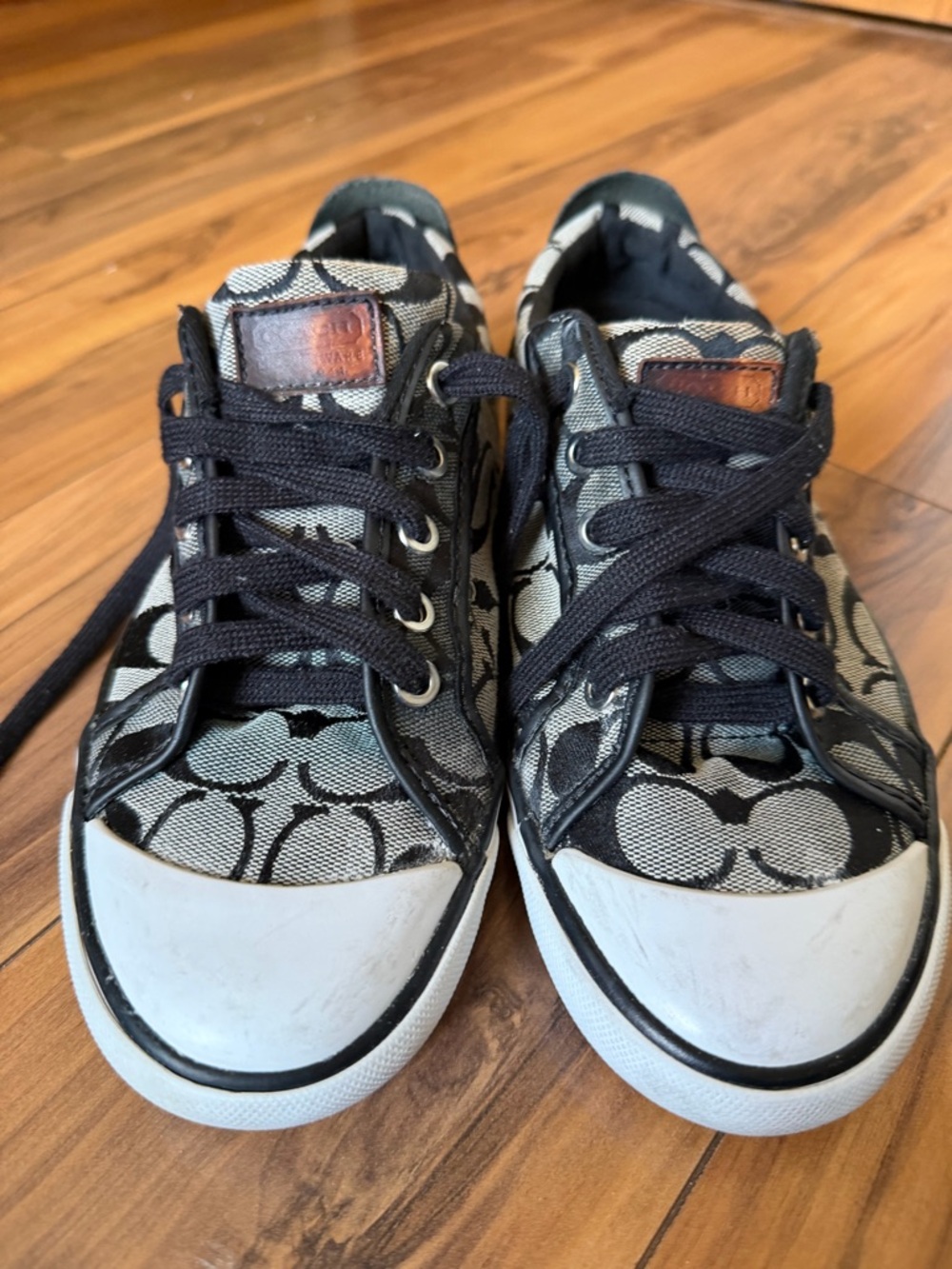 Coach Barrett women’s Signature Canvas Low-Top Sneakers